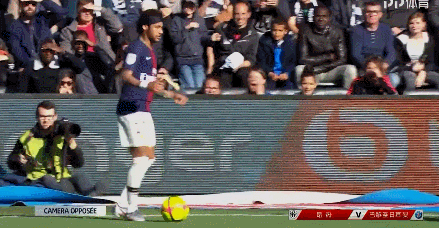 莱奥：我和囧叔经常交流，不仅聊足球，也聊生活中的方方面面（莱奥：我与囧叔交流频繁，聊的不仅是足球还有生活点滴）