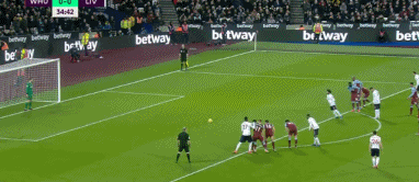 英超日本国脚与战犯照片合影，其俱乐部比赛在中国照常直播引球迷不满，咪咕客服回应