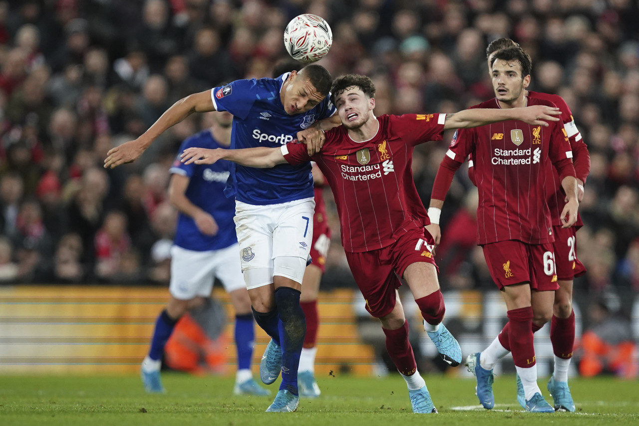 王楚钦避免0-3完败！樊振东队长也学会抓他漏洞，球迷炮轰教练组