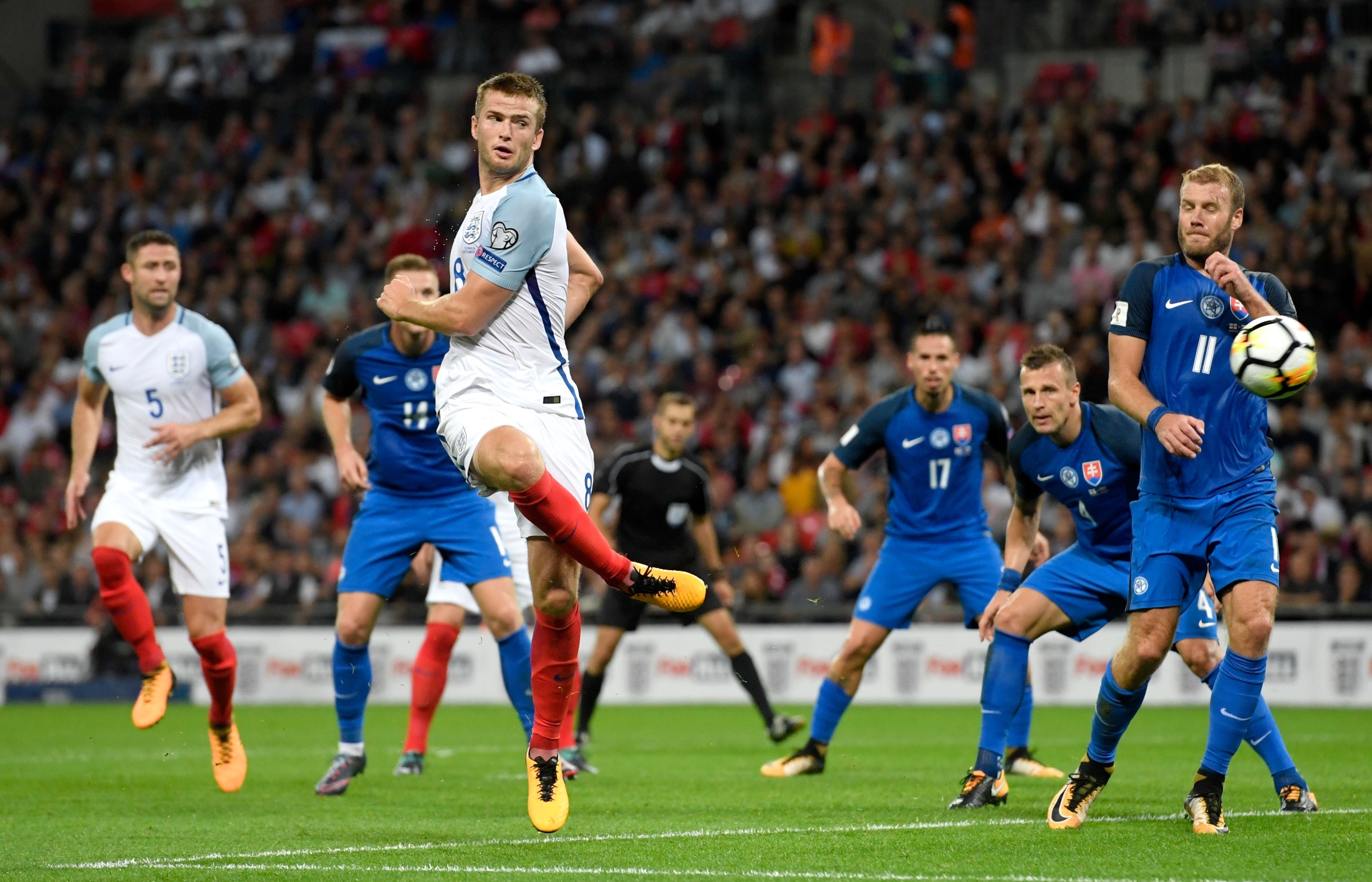 德容：这场胜利是我们应得的，很高兴以榜首位置结束今年（德容：胜利实至名归，欣喜以榜首收官今年）