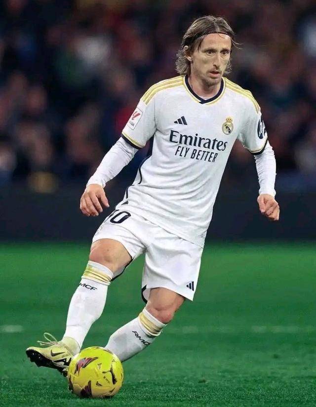 姆巴佩：于帕在本赛季属于世界最佳后卫，受到关注是很正常的